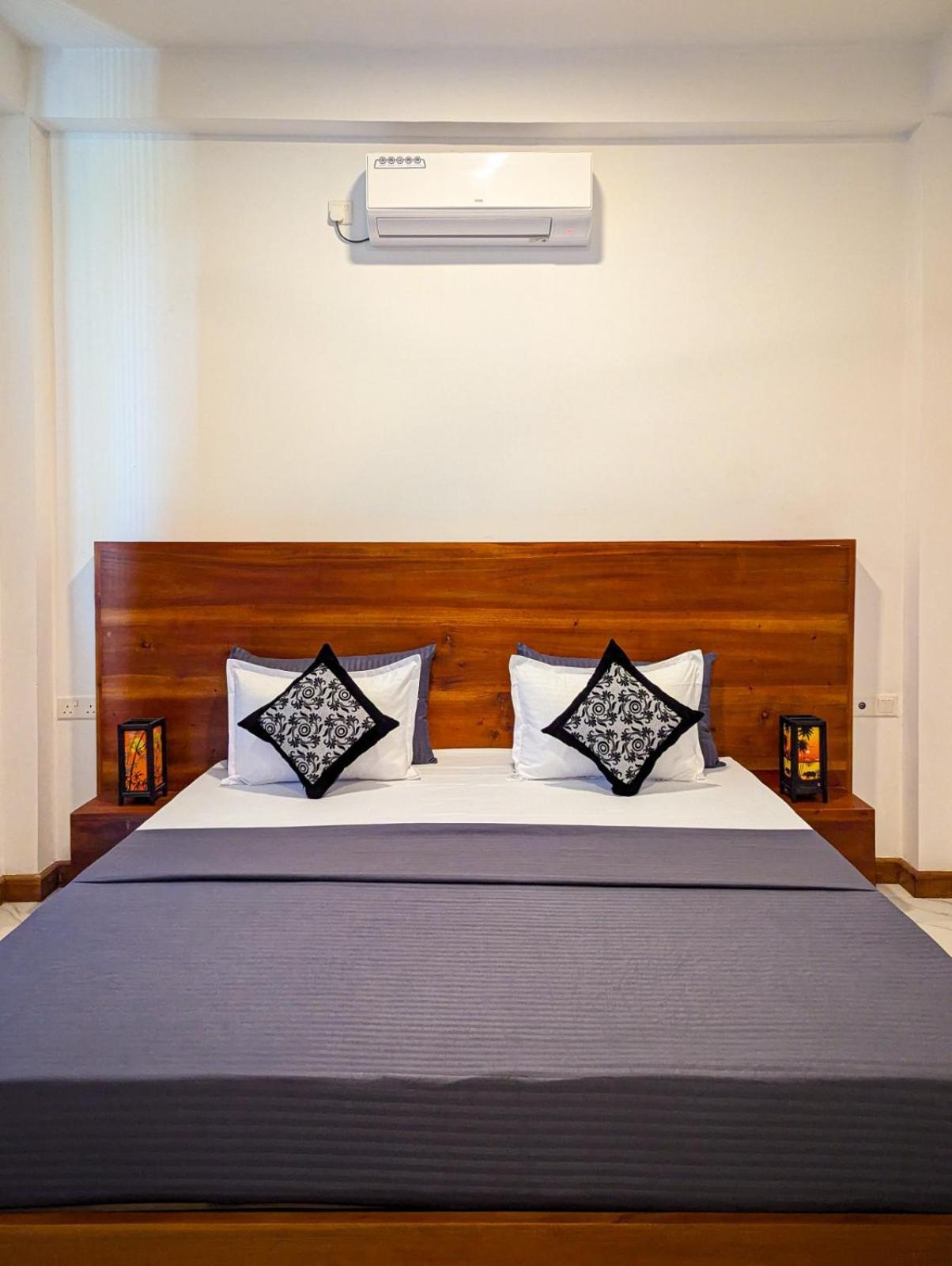 Airport Hotel By Cmb Apartments Negombo Extérieur photo